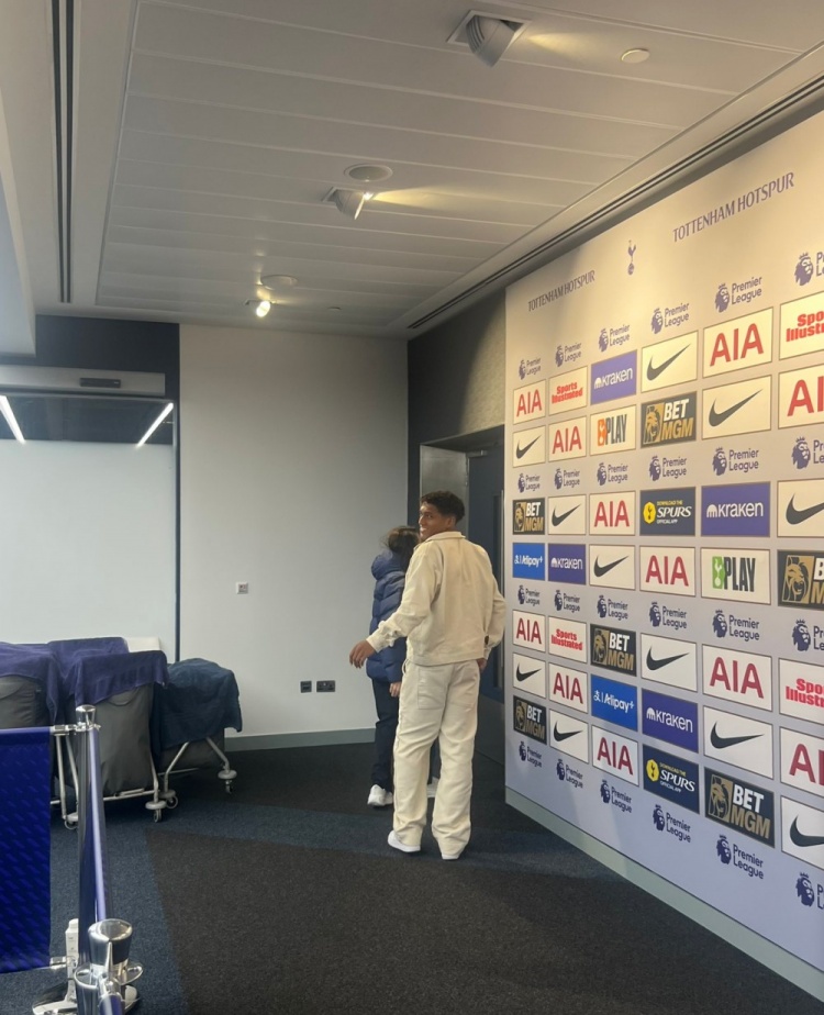 记者：主场1-2不敌西汉姆，赛后热刺准新援索萨更衣室亮相会队友