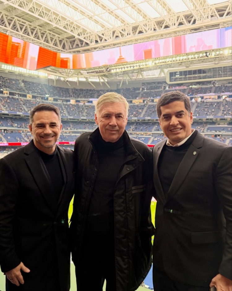 安切洛蒂重返伯纳乌观看比赛，社媒晒照：看到皇马取胜太开心了