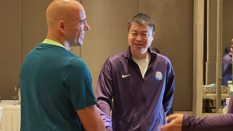 记者：前津门虎助教费利佩已到国安报到，早餐时间遇上了于根伟