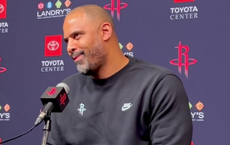 【推荐】杨毅：乌度卡满脸都写着不想选老詹进全明星 但发布会上