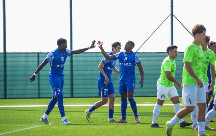 当地时间1月26日11点，上海申花进行了此次冬训的最后一场热身赛