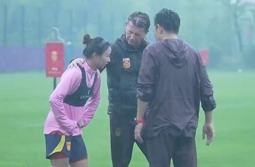 [今日体坛]科林·贝尔：希望中国足球像中国呈现给世界✨的那样，有力量有活力(图1)