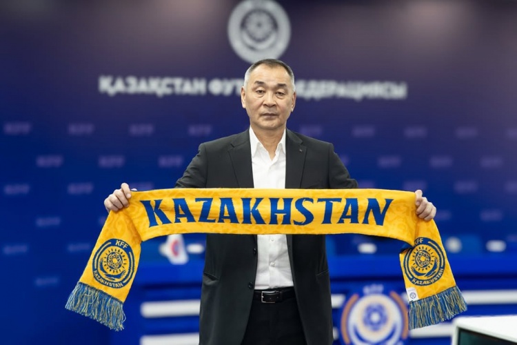 再次转正，官方：拜苏菲诺夫出任哈萨克斯坦国家队正式主帅