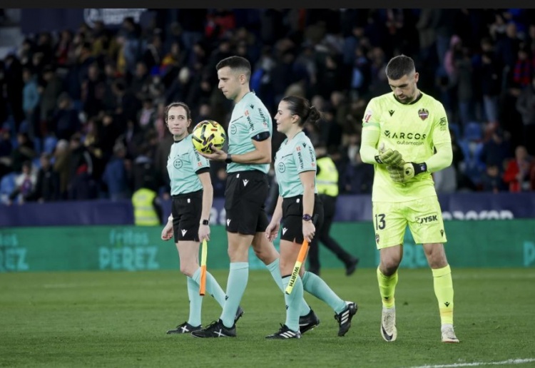 历史首现！莱万特VS马竞，西甲单场比赛两名女性出现在裁判团队