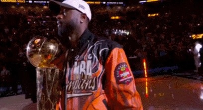 20年了啊！热火首冠纪念活动 韦德手抱奖杯压轴登场