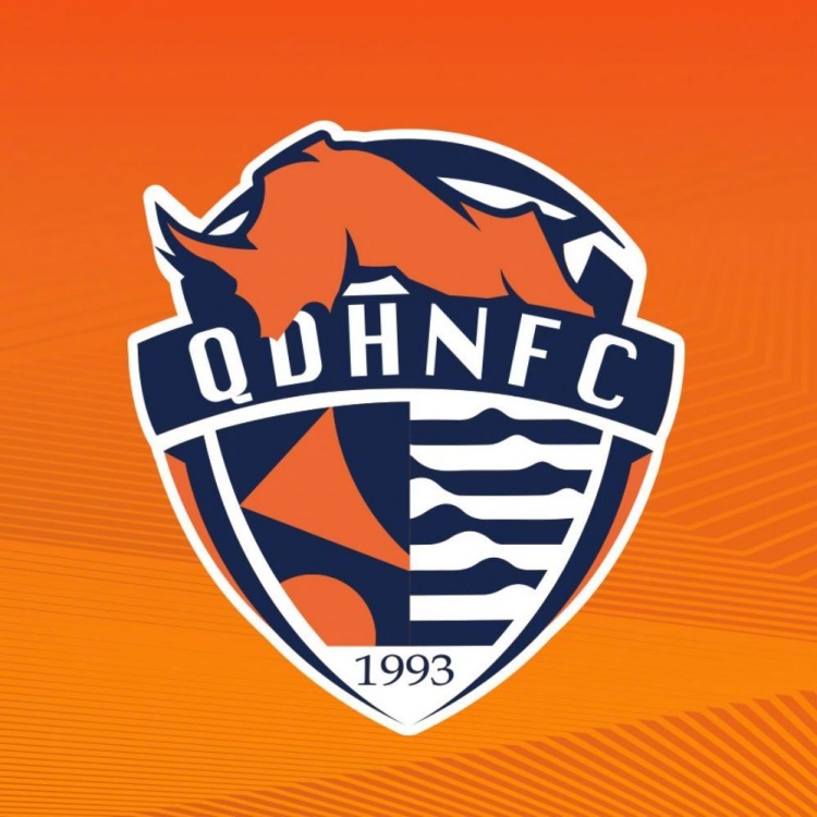 【你怎么看？】青岛海牛官方：郑龙、沙一博退役转型为教练，张弛等11名球员离队(图1)