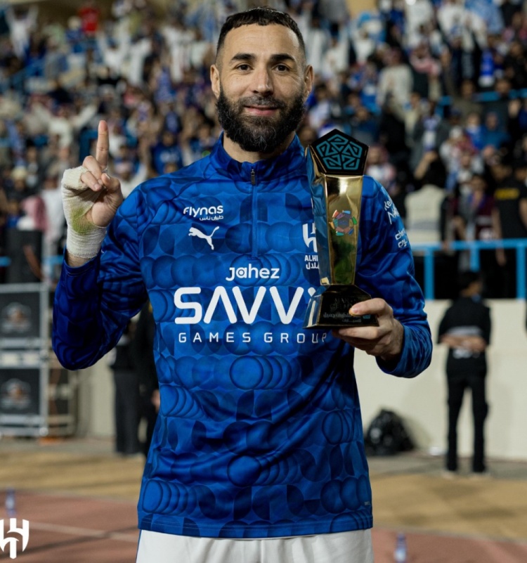 无缝衔接！官方：独造4球，本泽马当选新月6-0阿科多全场最佳