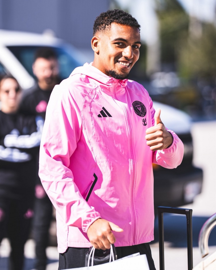 迈阿密国际晒启程前往厄瓜多尔照片，梅西、苏亚雷斯同框出镜