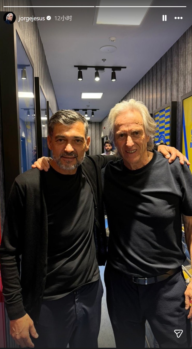 [推荐]葡萄牙老乡，胜利主帅热苏斯社媒晒与吉达联合主帅孔塞桑合照(图1)