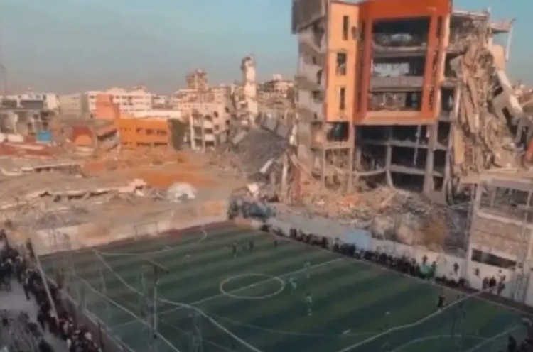 [官方通告]浴火重生！马卡⬅️：24支巴勒斯坦球队在加⬆️沙废墟球场踢五人制足球赛(图1)