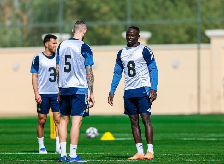 [足球]重返训练场！未入选客战阿卡达大名单，利雅得胜利晒C罗训练照(图2)