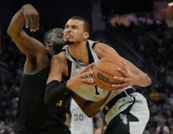 【库里】马刺过勇士，文班终于跨过追梦(图1)