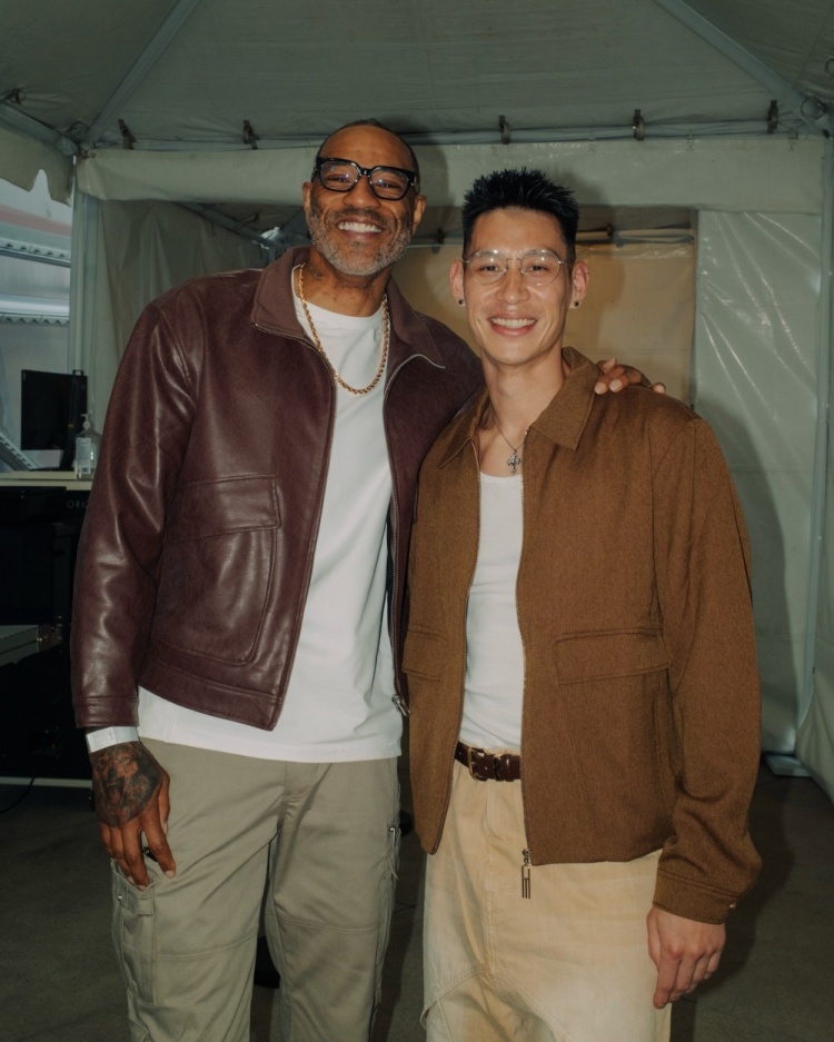 [球迷看点]这里只有彼此的爱与尊重！林书豪晒和肯扬·马丁合照