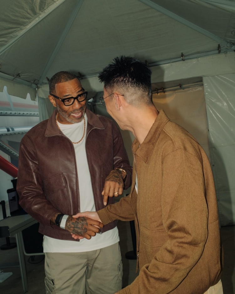 [球迷看点]这里只有彼此的爱与尊重！林书豪晒和肯扬·马丁合照！(图2)