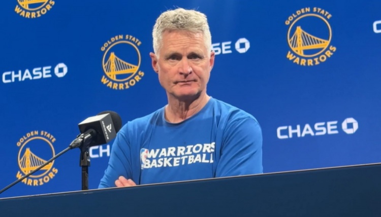 【体育报道】科尔：库里明天归队&波津今天训练状态不错 他们能