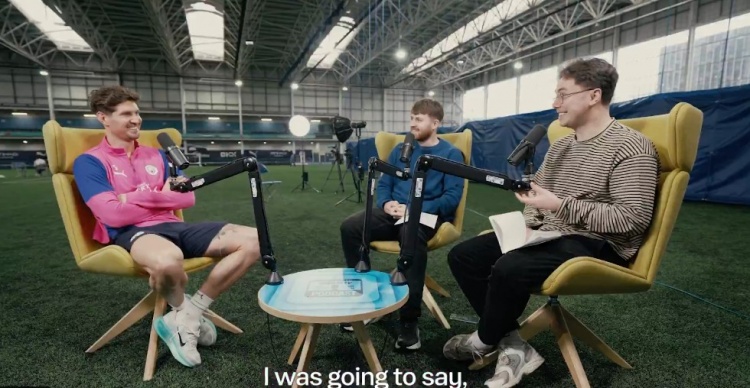 斯通斯：格伊非常成熟稳重，我非常喜欢他对待比赛的态度和方式