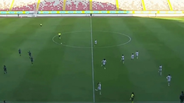 [五洲]世界杯怎么办？墨西哥一场女足比赛，因疑似枪声和爆炸巨响而暂停(图1)