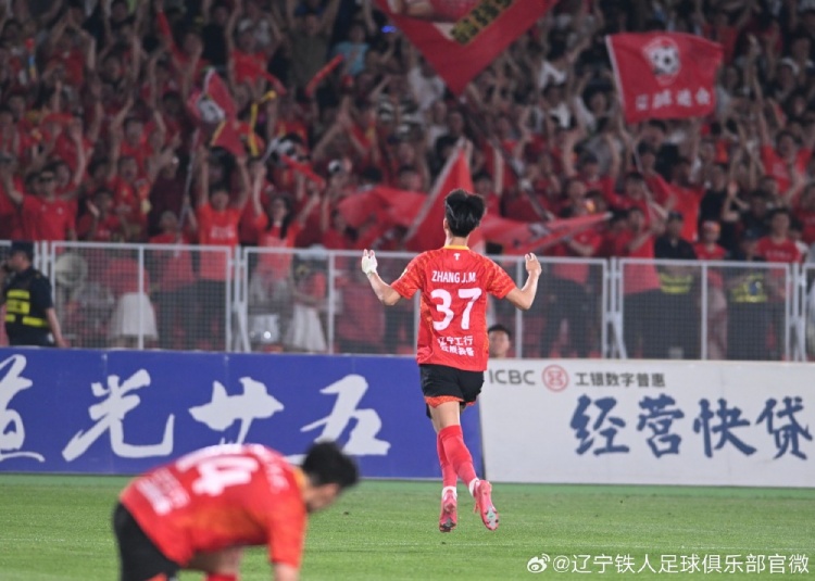 [有趣体育]由辽宁铁人青训悉心培养的张家鸣，将正式加盟英超球