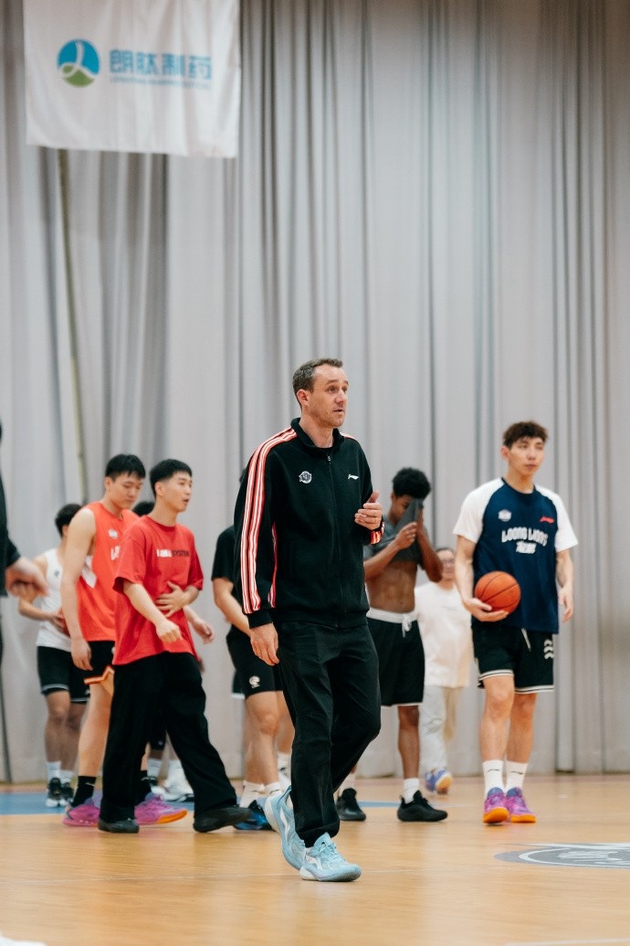 [赛事前线]汗水落地的声音是第二阶段最响亮的序曲！广州男篮主场开战倒计时(图2)