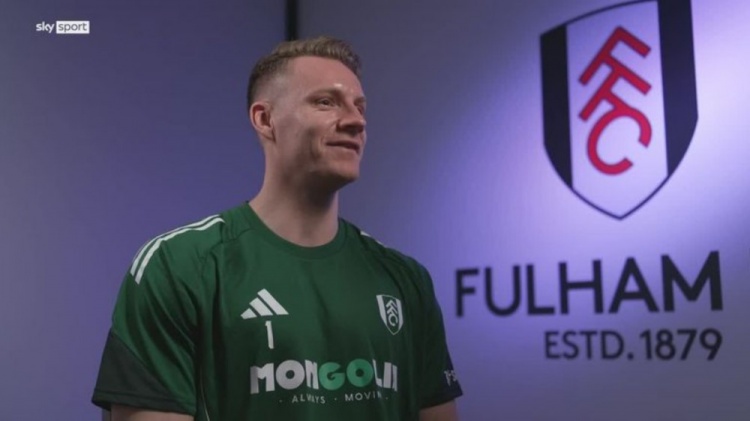 【英超】莱诺：英超每次角球都像摔跤一✨样，✨来这里8⬇️年伦