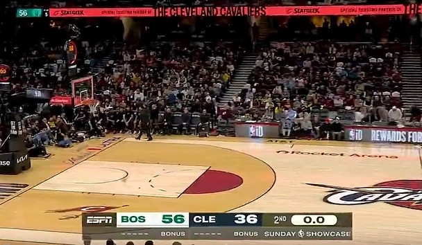 【今日看球要闻】半场战报-骑士三分22中2&落后凯尔特人20分 塔图姆14分 哈登7⚽中2(图1)