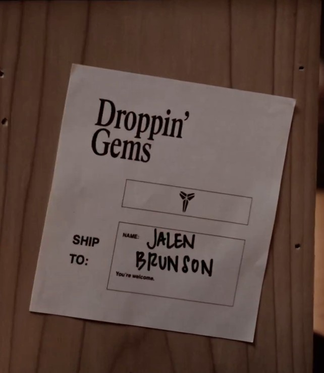 [球场快报]科比球鞋代言人！布伦森上脚新配色Kobe 3 Low “Pink Qua⬇️rtz”(图2)