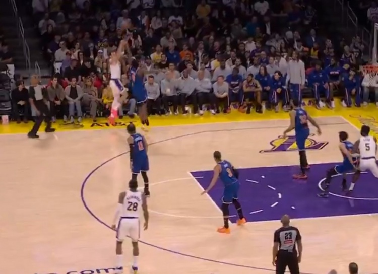 【官方通告】拿手绝活！东契奇谈单脚压哨三分：球离⚾手的时候我