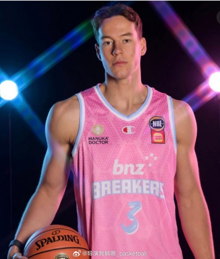 [今日动态]上季澳洲NBL场均17.9分！媒体人：新疆签新西