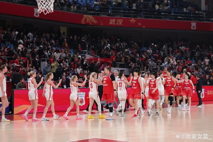 [中国篮球]火爆！中国女篮武汉热身赛涌入了5000多名球迷 