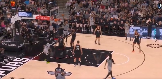 【精彩资讯】单打阿门单手上篮？文班亚马：有时候我只是随性发挥