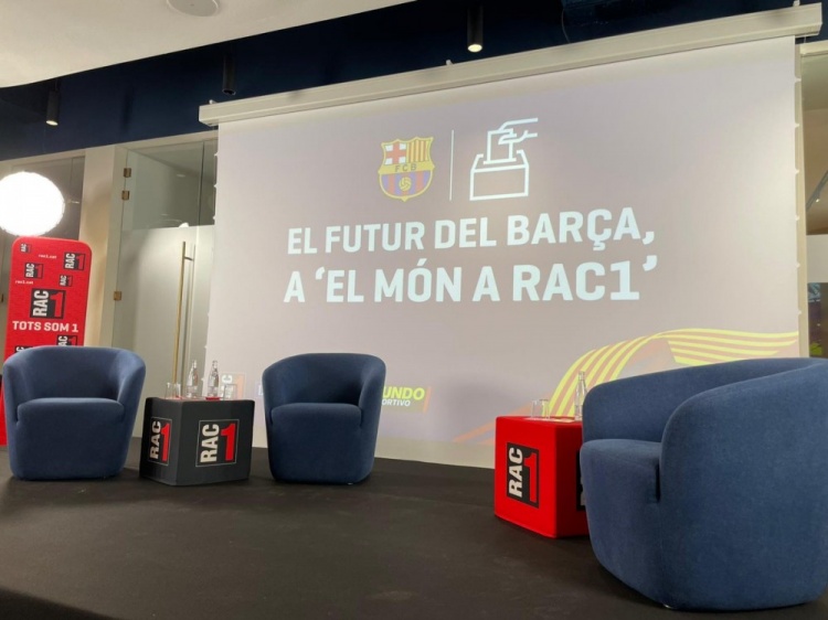 [西甲]西媒：拉波尔塔与丰特首场辩论开始，拉波尔塔面带微笑抵