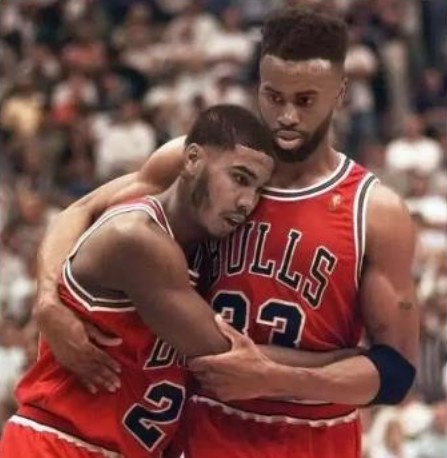 [推荐]阿里纳斯谈塔图姆复出：乔丹退役后 皮蓬也曾独自带队成二号种子(图1)