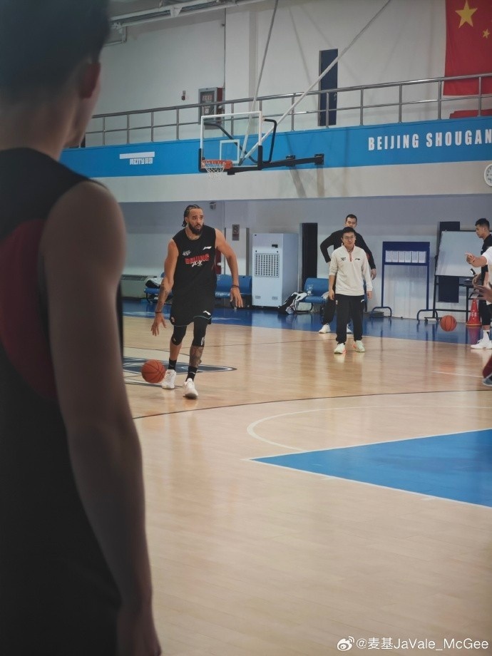 [体育世界]麦基被视为与白边同级别外援 队友评价除了防守他进