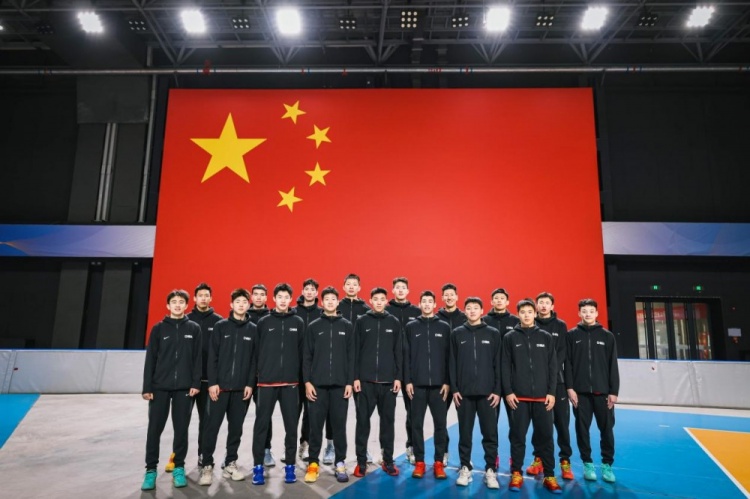 【球迷报道】青春逐梦篮火相传！中国U18男篮国际对抗赛在广安