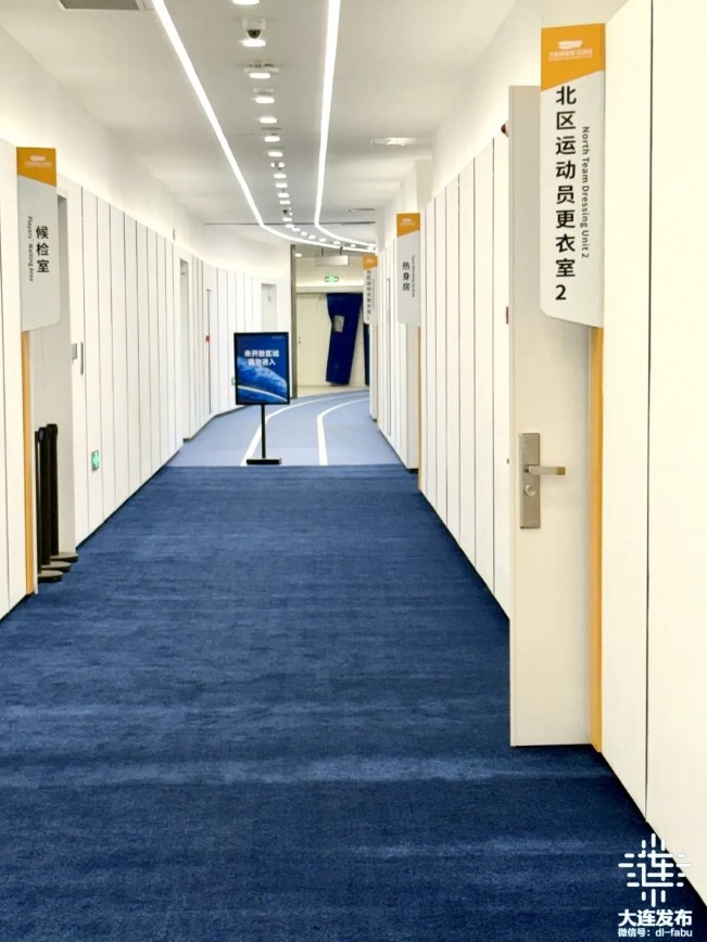 [今日上新]梭鱼湾足球⬆️场正加紧草坪养护等工作，球员通道地毯换成蓝色(图2)