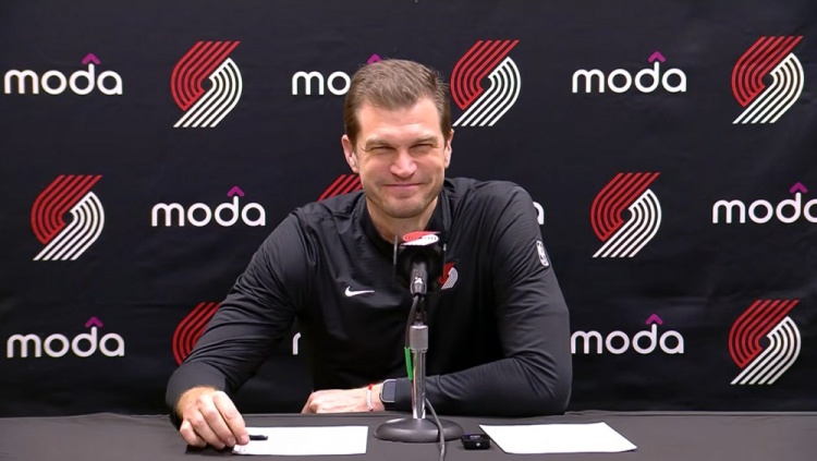 [球迷关注]执教欧洲球员是什么体验？斯普利特：我可以对⬇️他