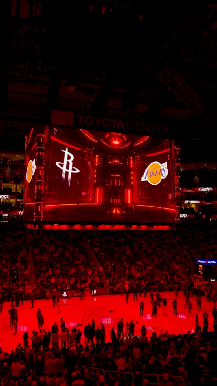 [你怎么看？]豪取8连胜！美女记者晒近期工作照：湖人最近可太狂了(图2)