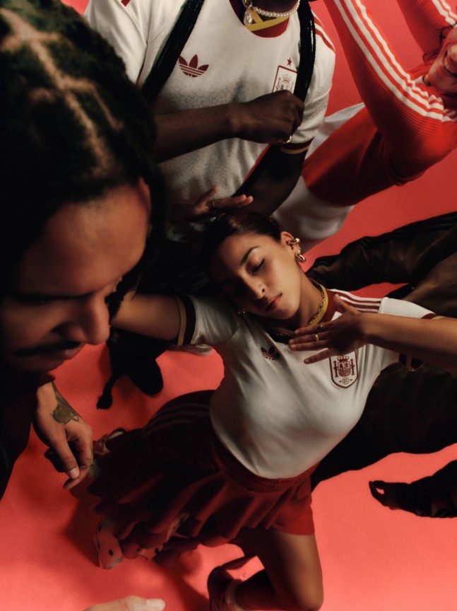 [最新提要]阿迪达斯发布⭐25支国家队客场球衣，梅西、卡拉菲奥里等人出镜(图3)