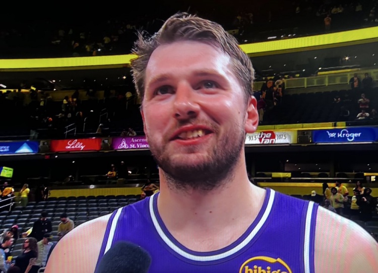 [体育直击]结束6连客！东契奇：很想回家 虽然路途遥远⬇️但