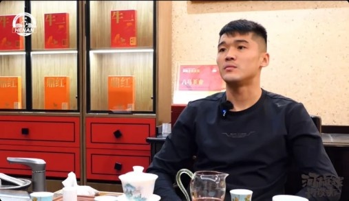 [赛场速递]钟义浩谈战胜海港：不像⬆️外界说的爆冷，河南队现在有进攻也有防守(图1)