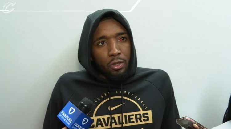 【今日快讯】【完整版】米切尔赛后：谈防守策略 不满判✨罚 谈