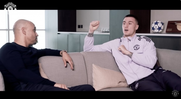 【进展通报】舍什科：我起初踢门将位置最终转型前锋，看了⚽很多