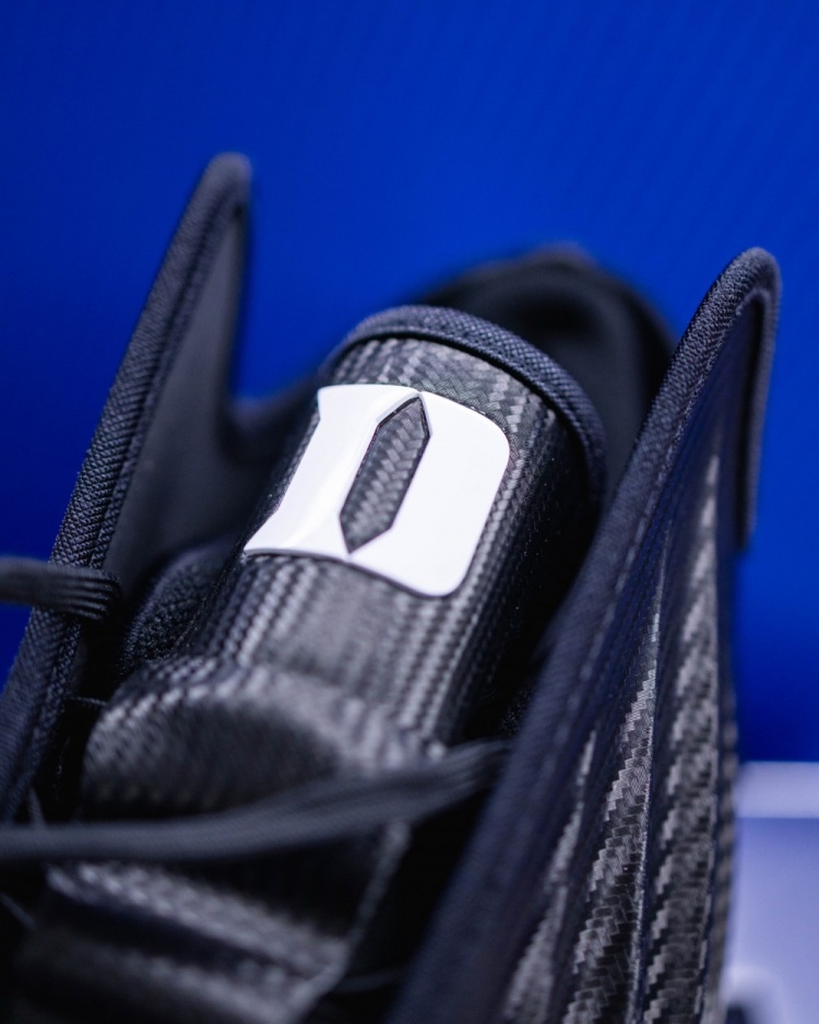 【球迷报道】人均起步10几双！杜克男篮晒出的本赛季球队各种专属PE球鞋！(图2)