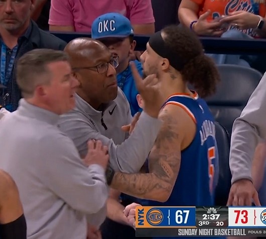  迈克·布朗：我吃T是向队员表明我会尽力保护他们 与他们站在一起