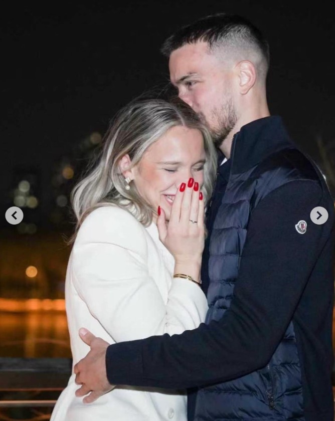 【深度报道】恭喜铁人外援瓦吉奇社媒晒照，向女友求婚成功✌️(图4)