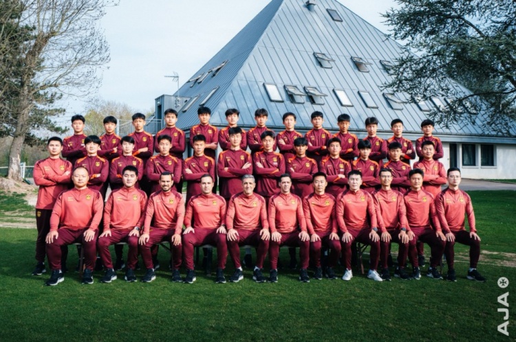 【球迷报道】即将参加蒙太古杯，欧塞尔官方晒中国U16队全家福