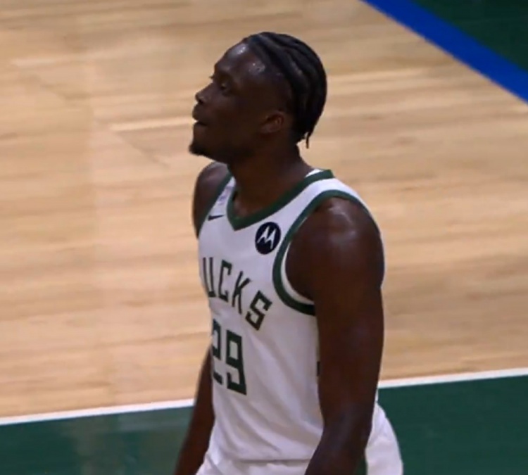 【今日赛况】❕⚽字母弟雄鹿首秀！老里：字母哥抓着我手 说自己