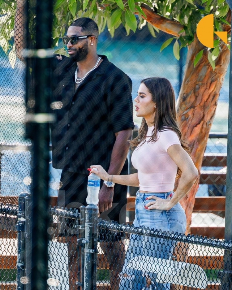 [球迷必看]TT：狗仔的关注从未困扰我 反而让我乐在其中 我喜欢展示我的✌️穿搭(图1)