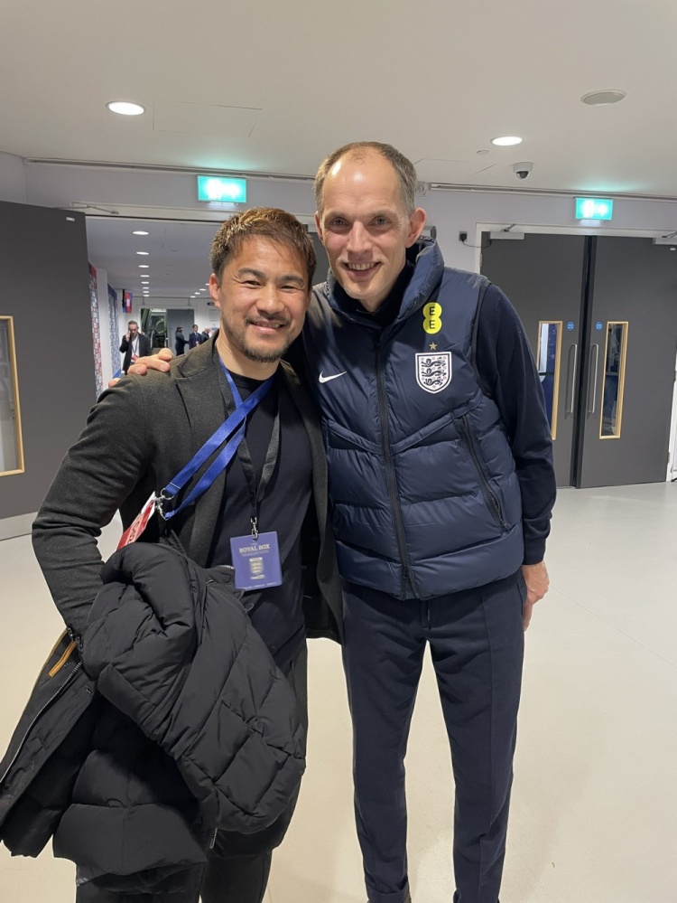 [J联赛]前日本国脚冈崎慎司社媒晒与图赫尔合影：当年在德甲活