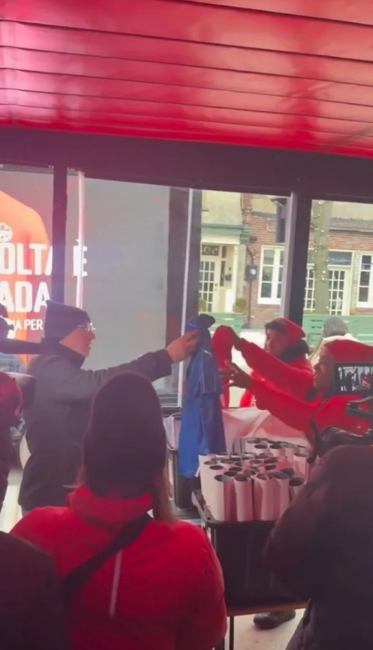 [体育头条]不用等4年！加拿大足协免费换球衣呼吁本国意大利球